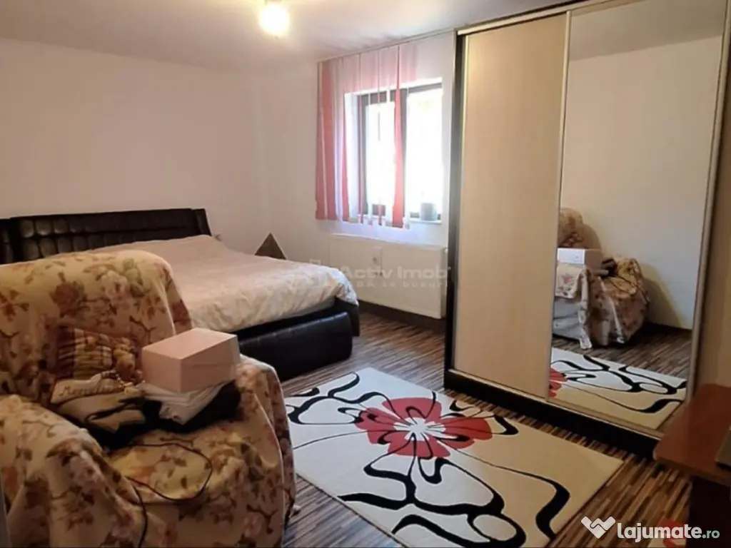 Casa, cocheta, situata pe o strada linistita, la 10 km de Pl