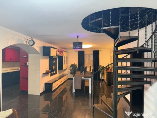 Casa 240 mp utili, 5000 mp teren + afacere la cheie, restaur
