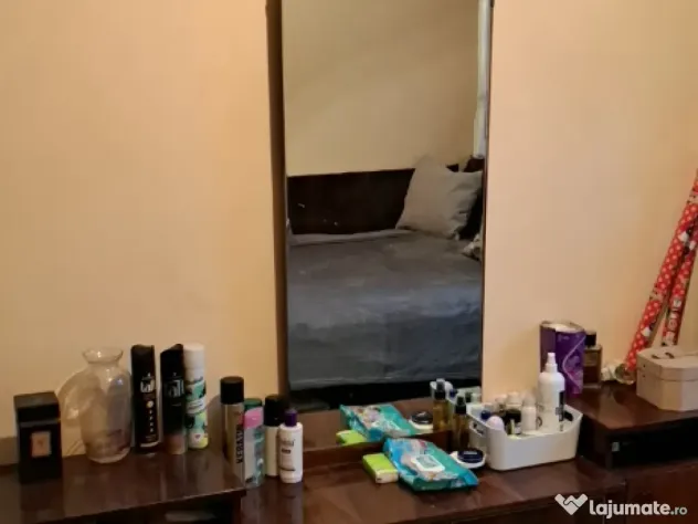 Vând apartament 3 camere în Beiuș central