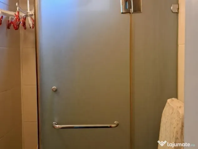 Vând apartament 3 camere în Beiuș central