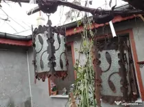 2 Lămpi aplicate din fier forjat cu lanț și sticla înflorată