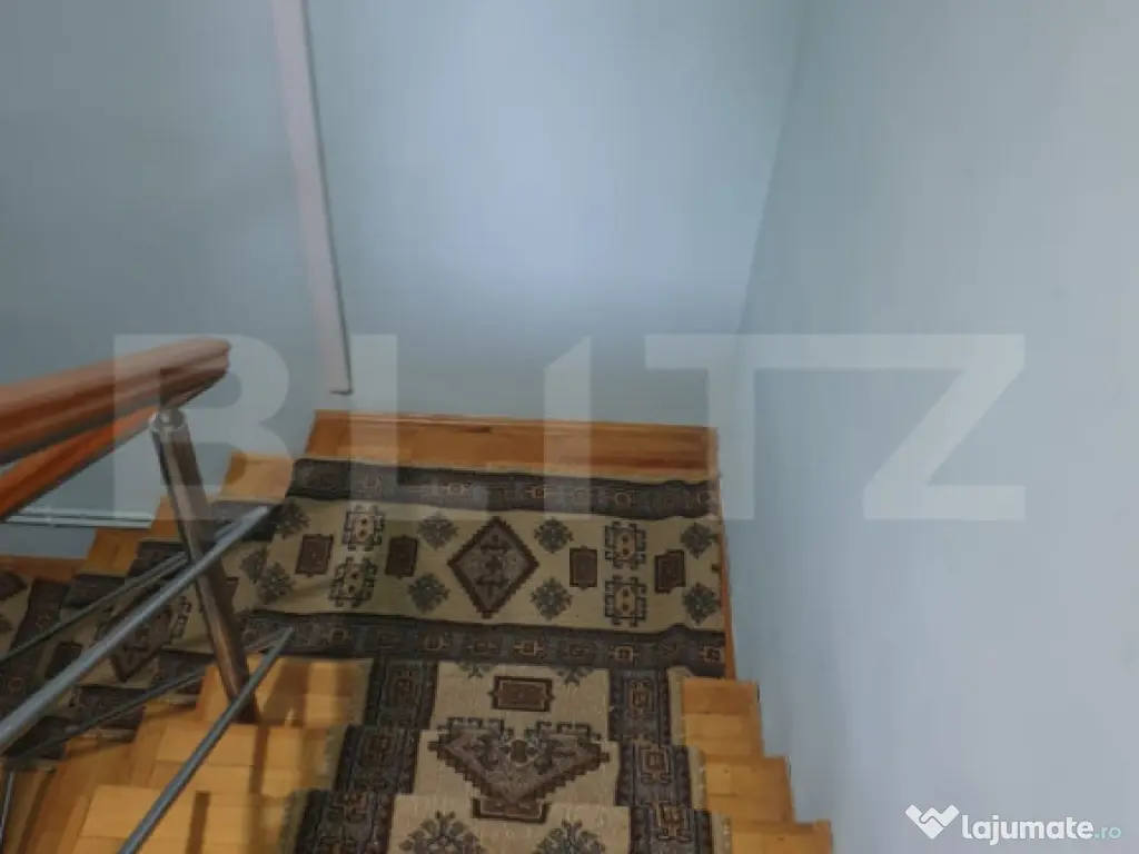 Proprietate cu doua cladiri in curte in apropiere de Cheile