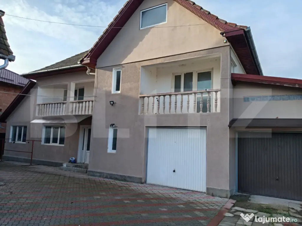 Proprietate cu doua cladiri in curte in apropiere de Cheile