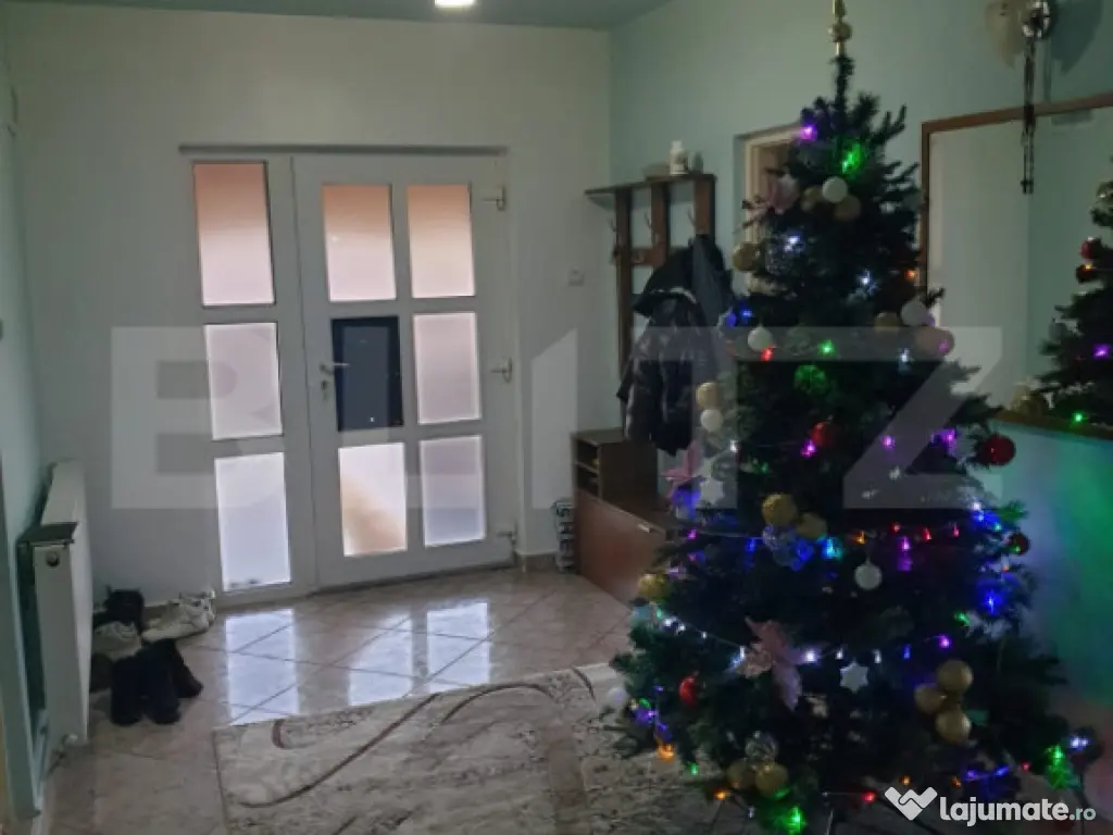 Proprietate cu doua cladiri in curte in apropiere de Cheile