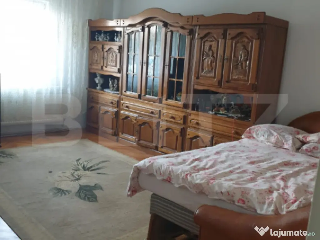 Proprietate cu doua cladiri in curte in apropiere de Cheile