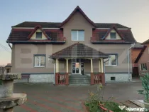 Proprietate cu doua cladiri in curte in apropiere de Cheile
