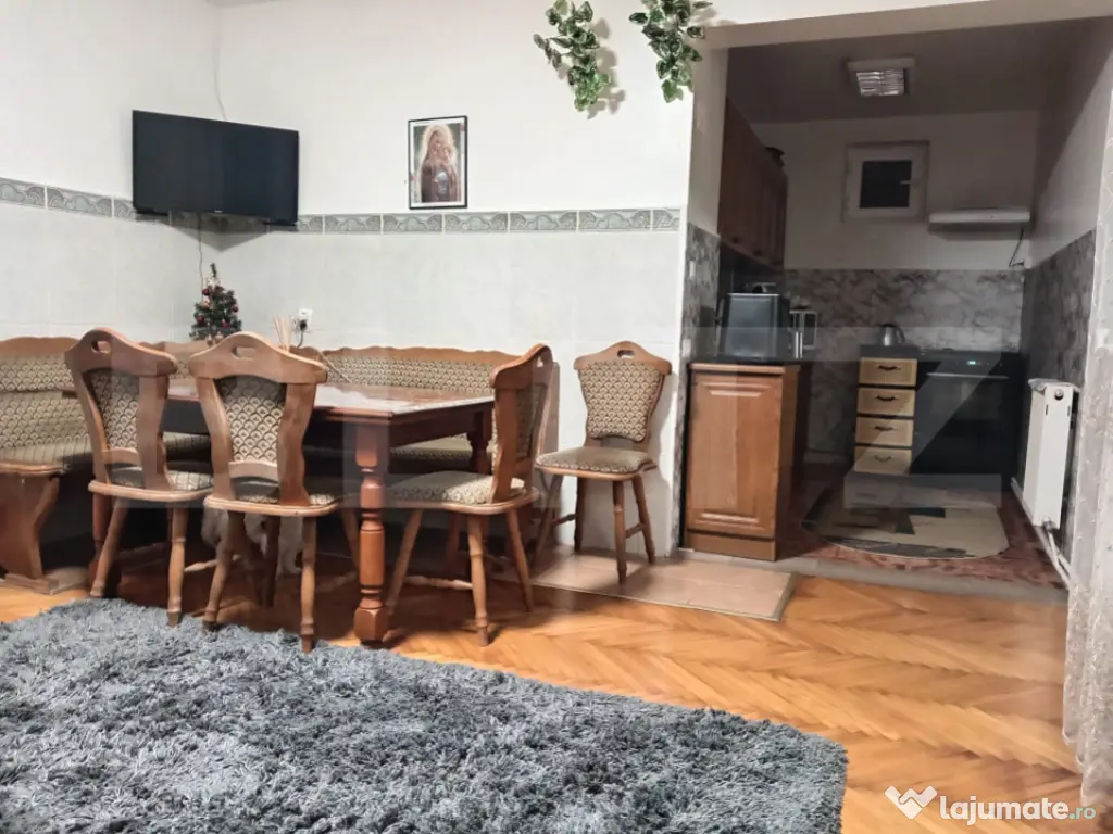 Proprietate cu doua cladiri in curte in apropiere de Cheile