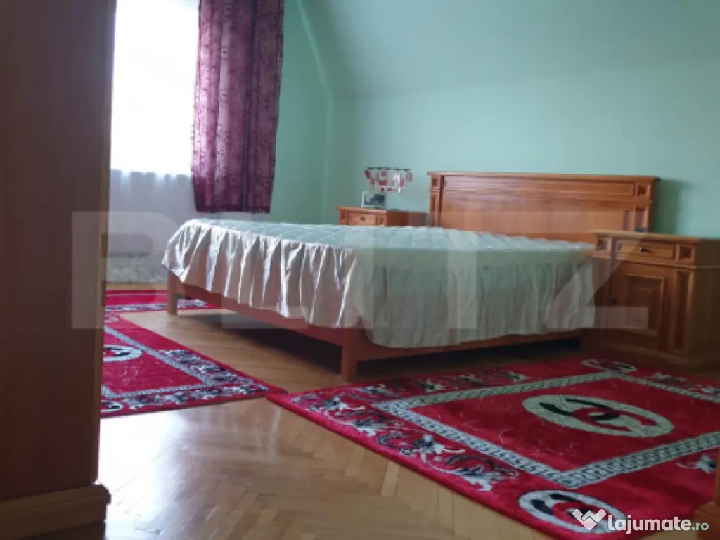 Proprietate cu doua cladiri in curte in apropiere de Cheile