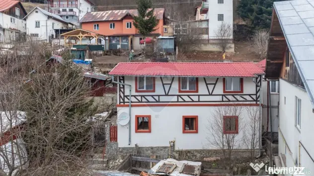 Casă cu 6 camere de vânzare în Azuga, Comision 0%!
