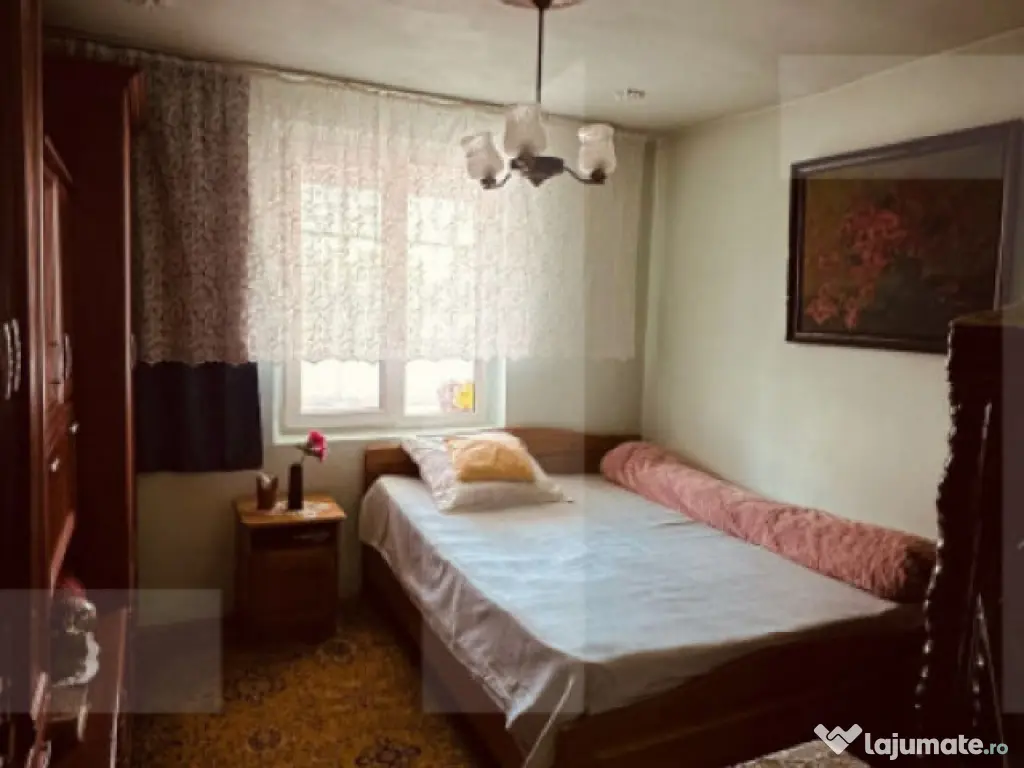 Apartament cu 3 camere si balcon, decoamandat, spatios si ca