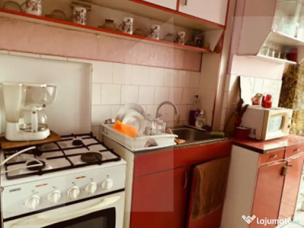 Apartament cu 3 camere si balcon, decoamandat, spatios si ca