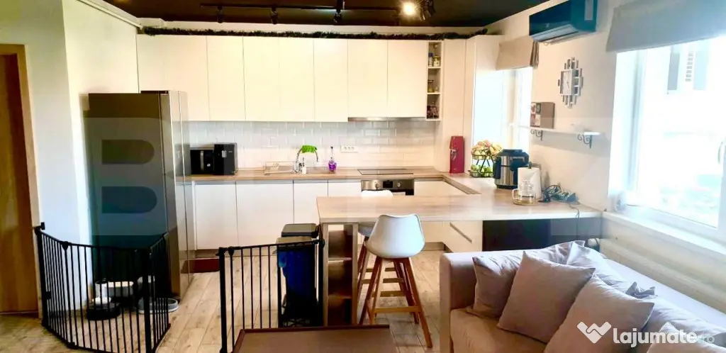 Apartament 3 camere, 71 mp, parcare, 2 bai, lift, zona Teilo