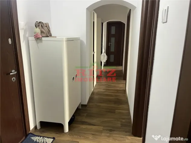 Ap. 3 cam. DE INCHIRIAT, mob. si utilat, zona bd. A.I.Cuza!