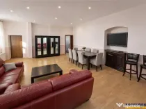 Rezidenta 4 camere,in farmec istoric, vedere Tampa,cu beci s