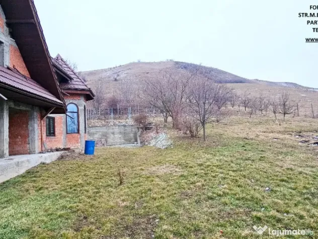 Vila cocheta,beci si livada,cadru natural intim,atractiv,zona Ciritei