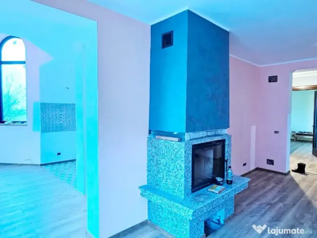 Vila cocheta,beci si livada,cadru natural intim,atractiv,zona Ciritei