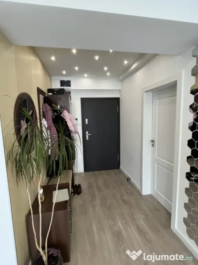 Apartament 3 camere, 82 mp utili, zona Albert
