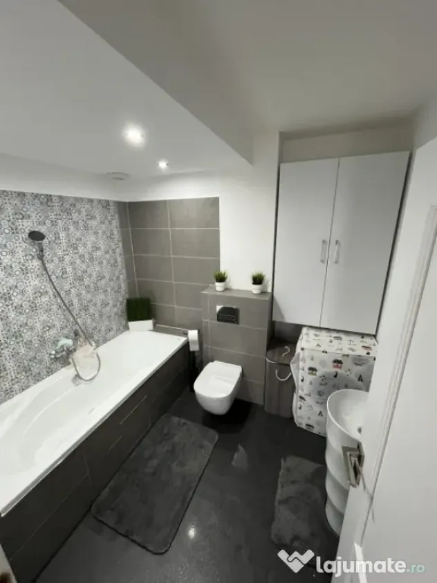 Apartament 3 camere, 82 mp utili, zona Albert