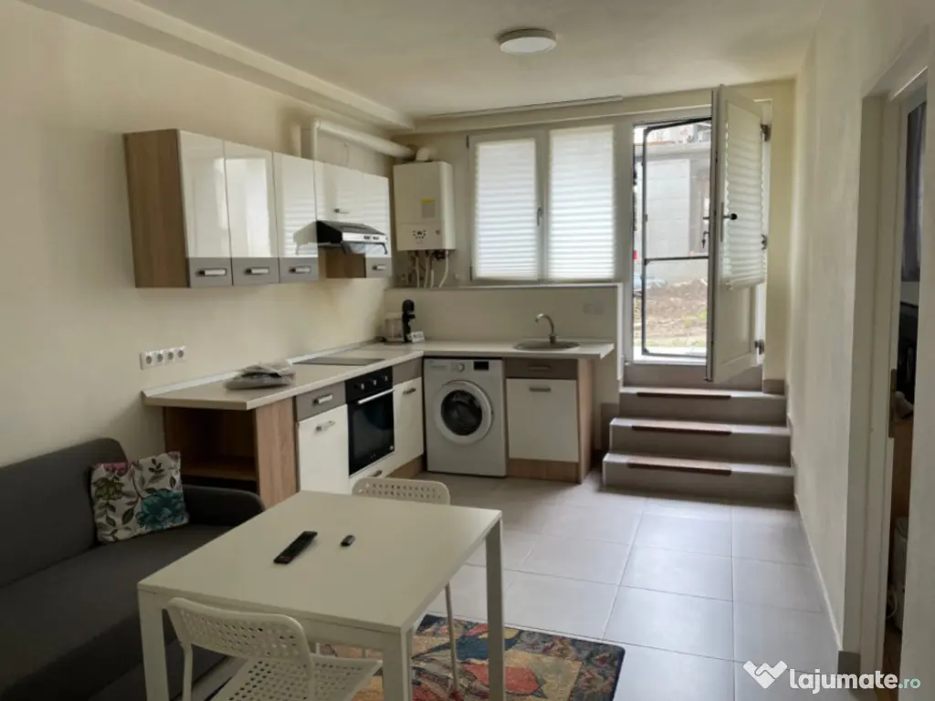 Spațiu comercial cu magazin alimentar + apartament, 89 mp,