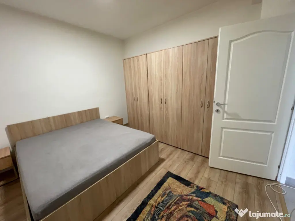 Spațiu comercial cu magazin alimentar + apartament, 89 mp,