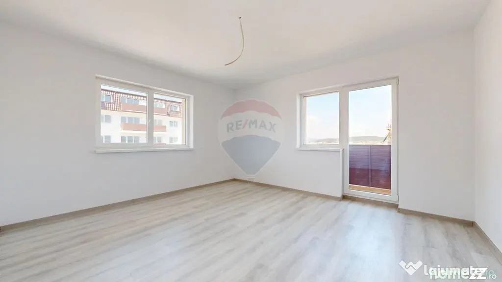 Apartament 3 Camere de Vânzare în Subcetate City 2, Sâ...