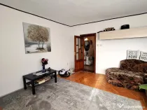 De vanzare apartament cu 4 camere , etaj 2