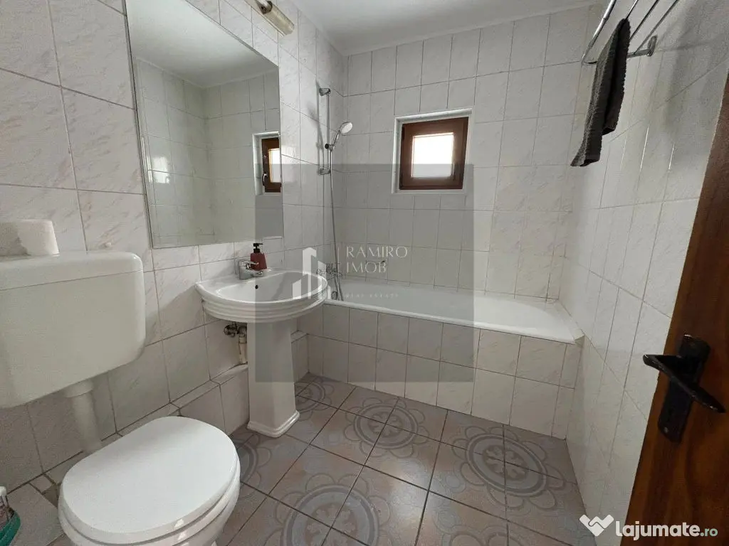 Apartament 2 camere decomandat an 1990 - metrou Eroii Rev...