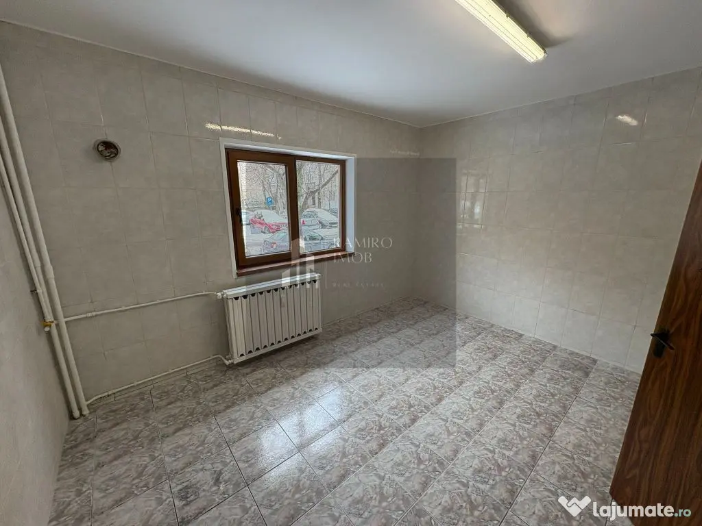 Apartament 2 camere decomandat an 1990 - metrou Eroii Rev...