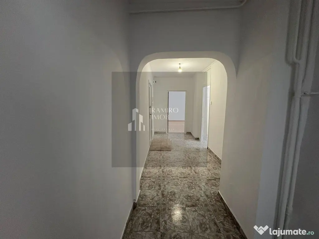 Apartament 2 camere decomandat an 1990 - metrou Eroii Rev...