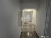 Apartament 2 camere decomandat an 1990 - metrou Eroii Rev... 