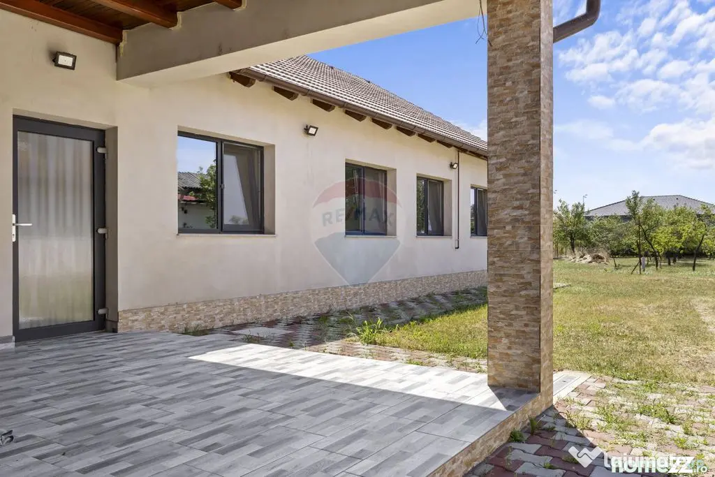 Casă noua 246 mpc cu teren 1363 mp de vânzare Sannicola...