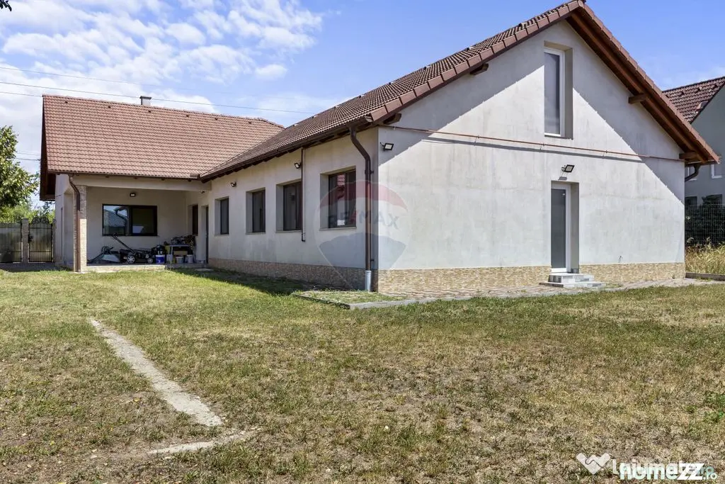 Casă noua 246 mpc cu teren 1363 mp de vânzare Sannicola...