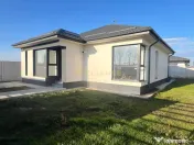 Casa de cu 3 camere,2 bai,teren 376mp 