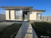 Casa de cu 3 camere,2 bai,teren 376mp 