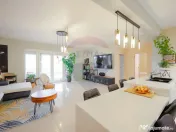 Apartament cu terasă și panoramă de vânzare, zona Hil... 