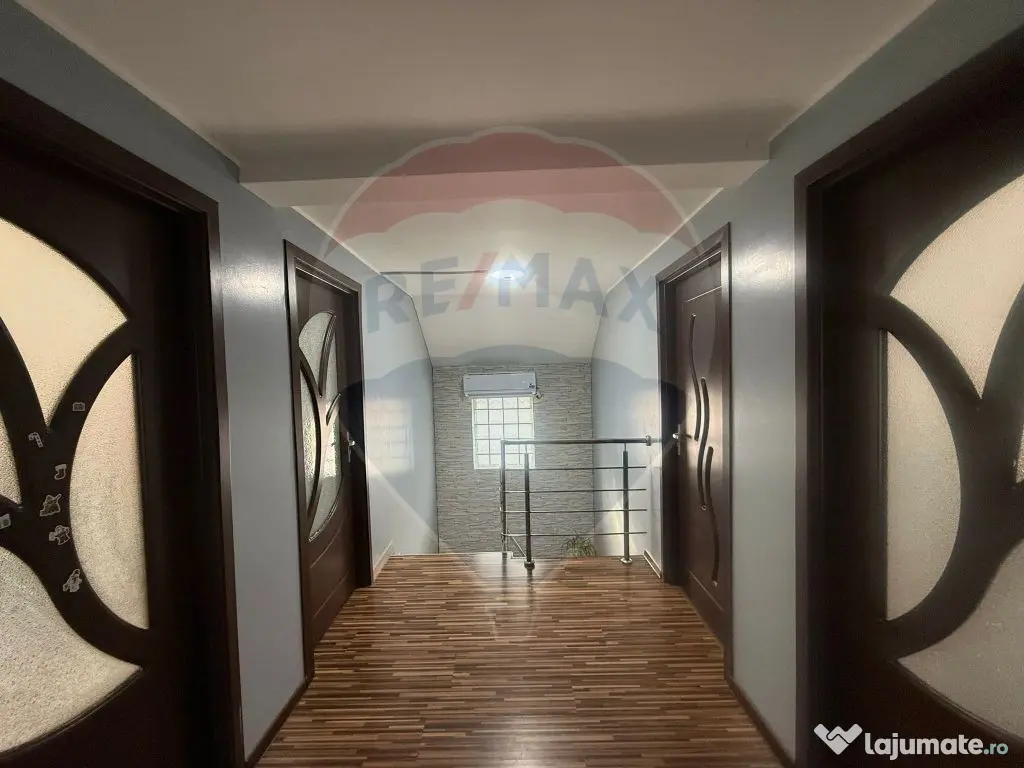 Casă / Vilă cu 5 camere de vânzare