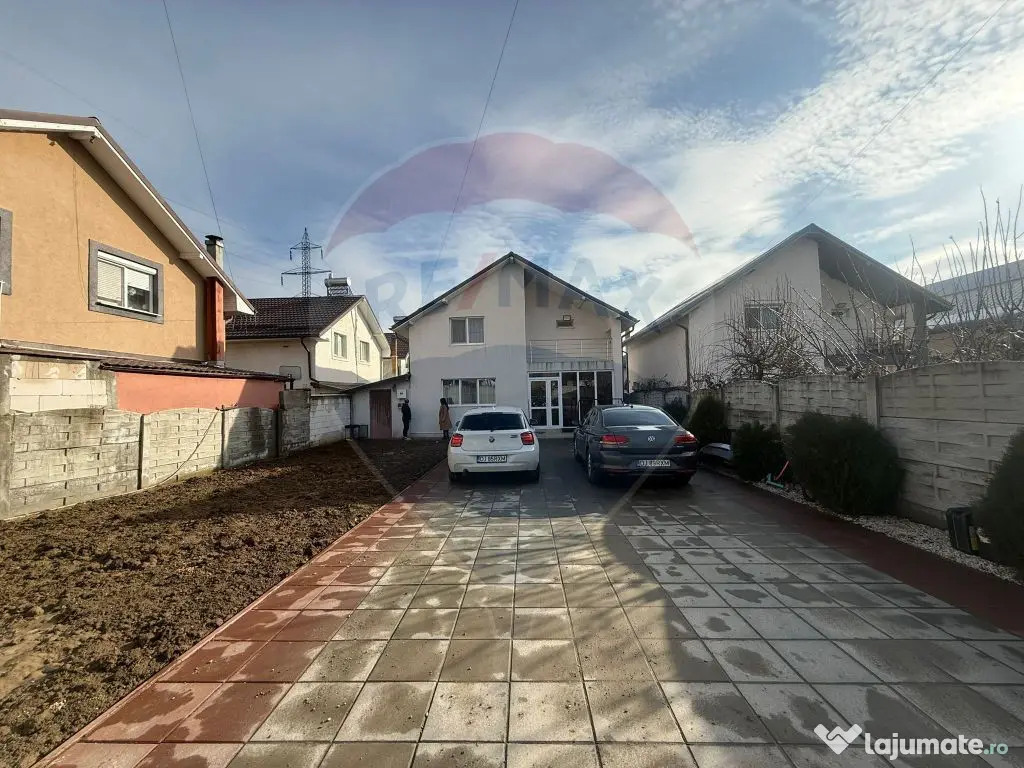 Casă / Vilă cu 5 camere de vânzare