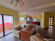 Casa de individuala cu garaj in Bucium 