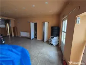 Casa 4 camere spatiu comercial 55 mp, zona centrala 