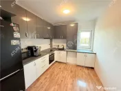 Apartament cu 2 camere decomandate la cheie si 120 mp gradin 