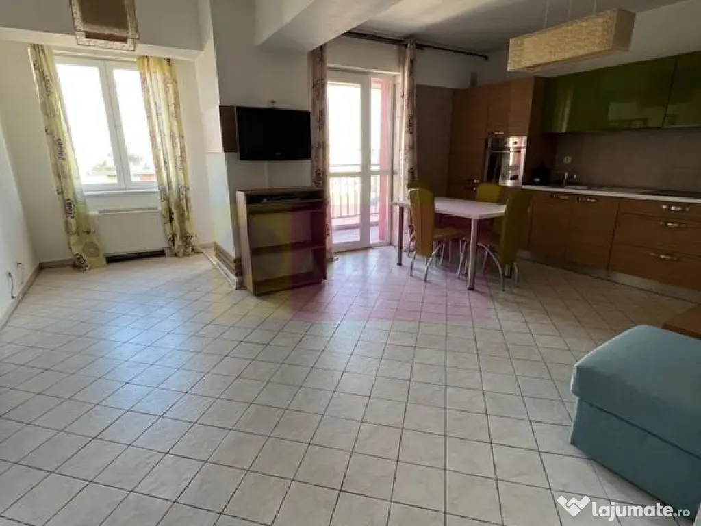 Vanzare apartament de 2 camere in zona Decebal adiacent