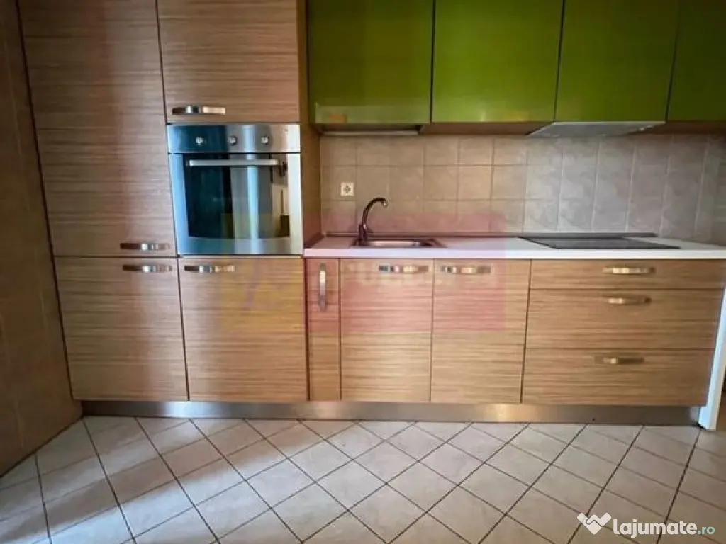 Vanzare apartament de 2 camere in zona Decebal adiacent