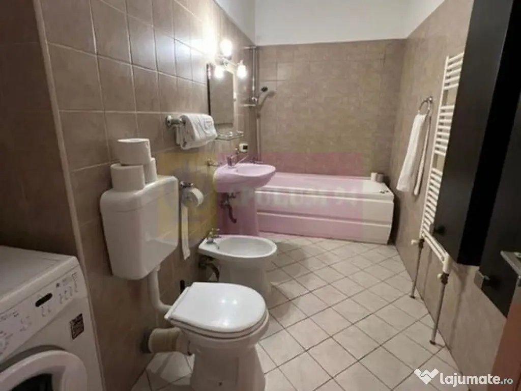 Vanzare apartament de 2 camere in zona Decebal adiacent