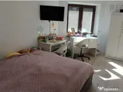 Apartament 4 camere cu curte proprie,la casa 