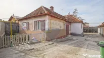 Casă cu două corpuri+teren 230 mp De Vanzare, Strada Ca...