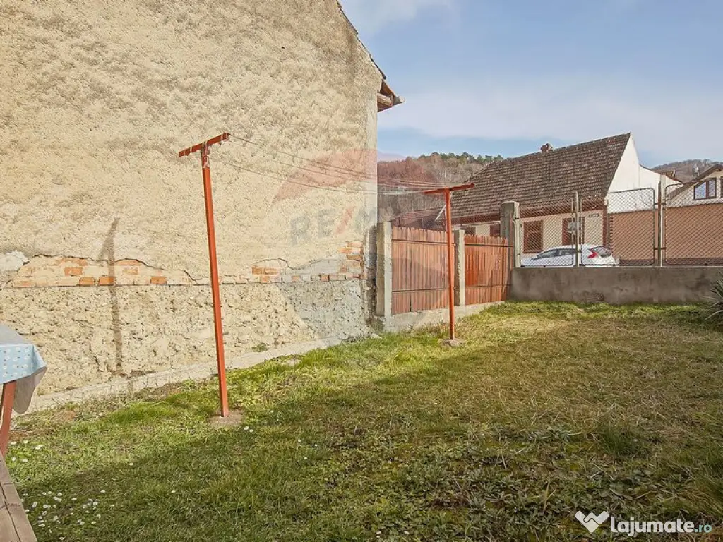 Casă cu două corpuri+teren 230 mp De Vanzare, Strada Ca...