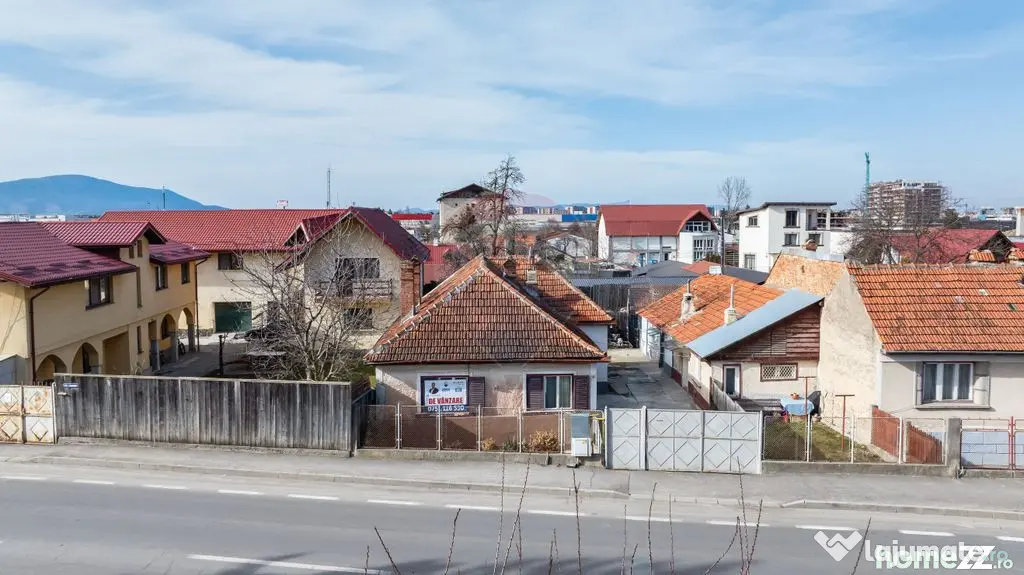 Casă cu două corpuri+teren 230 mp De Vanzare, Strada Ca...