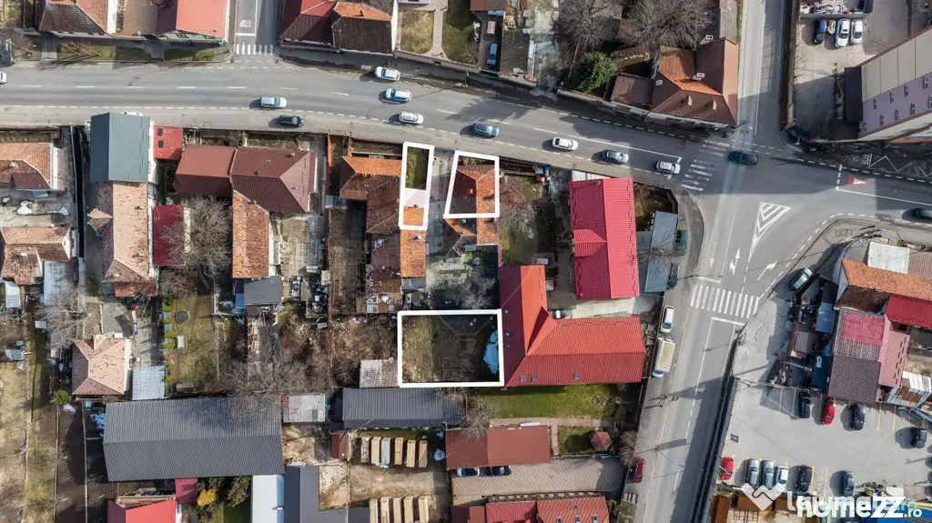 Casă cu două corpuri+teren 230 mp De Vanzare, Strada Ca...