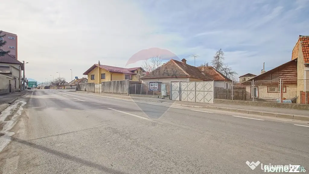 Casă cu două corpuri+teren 230 mp De Vanzare, Strada Ca...