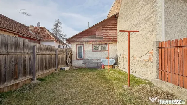 Casă cu două corpuri+teren 230 mp De Vanzare, Strada Ca...